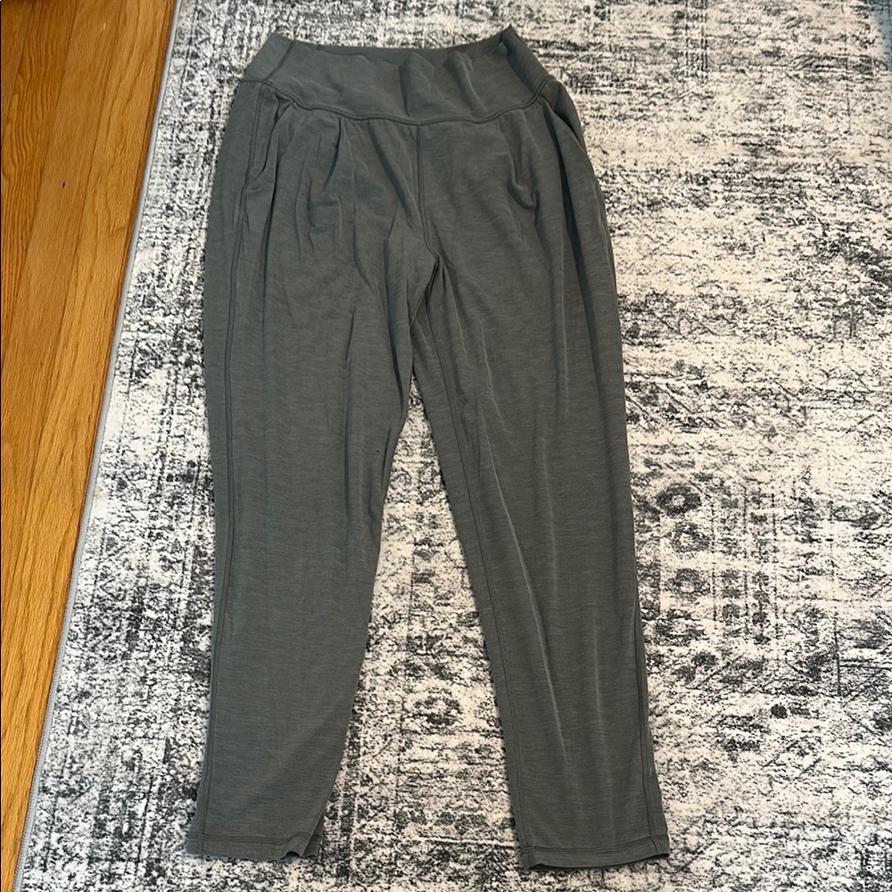 Athleta Elation pants size M tall